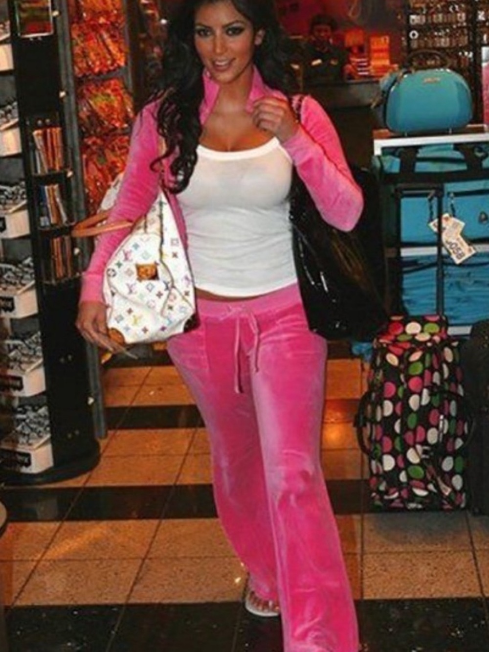 Juicy Couture Hot Pink Velour Track Suit Rhinestone Bum Size Medium - Picture 3 of 16